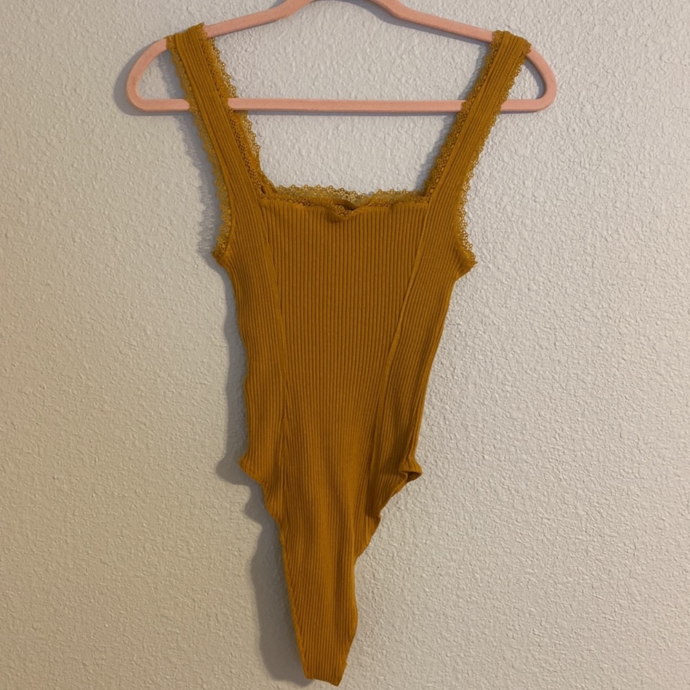 Yellow Ribbed Bodysuit With Lace Edging - Picture 2 of 4